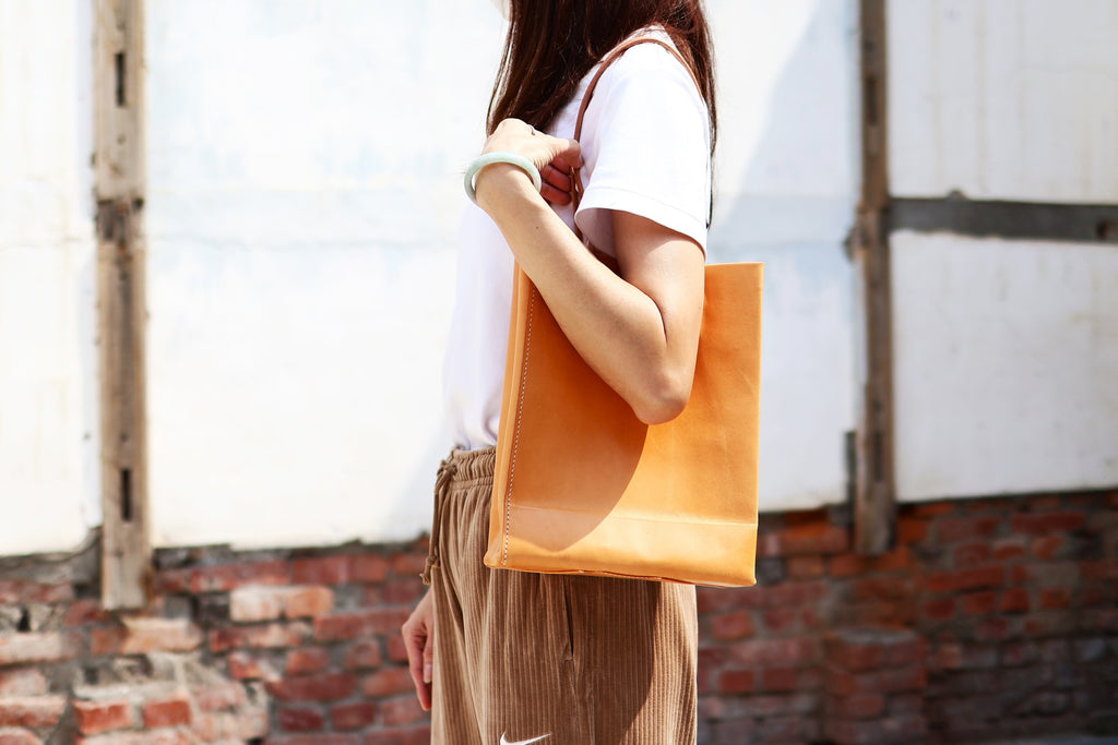 L.I.S本革工坊 | ☀︎春夏新品☀︎ 義大利多脂牛革 偽紙袋牛皮 購物袋/手提包/肩背包--多脂黑/橙色