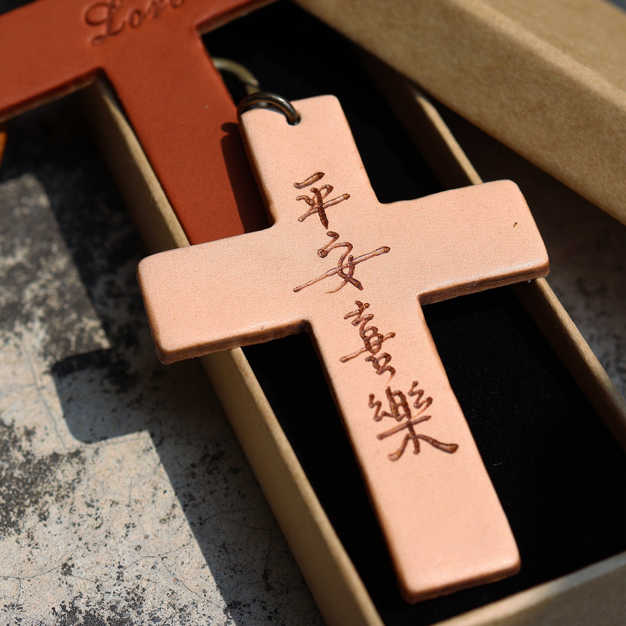 L.I.S本革工坊 |【客製化刻字】手工皮革十字架鑰匙圈 原皮/棕色 生日 中秋節禮物