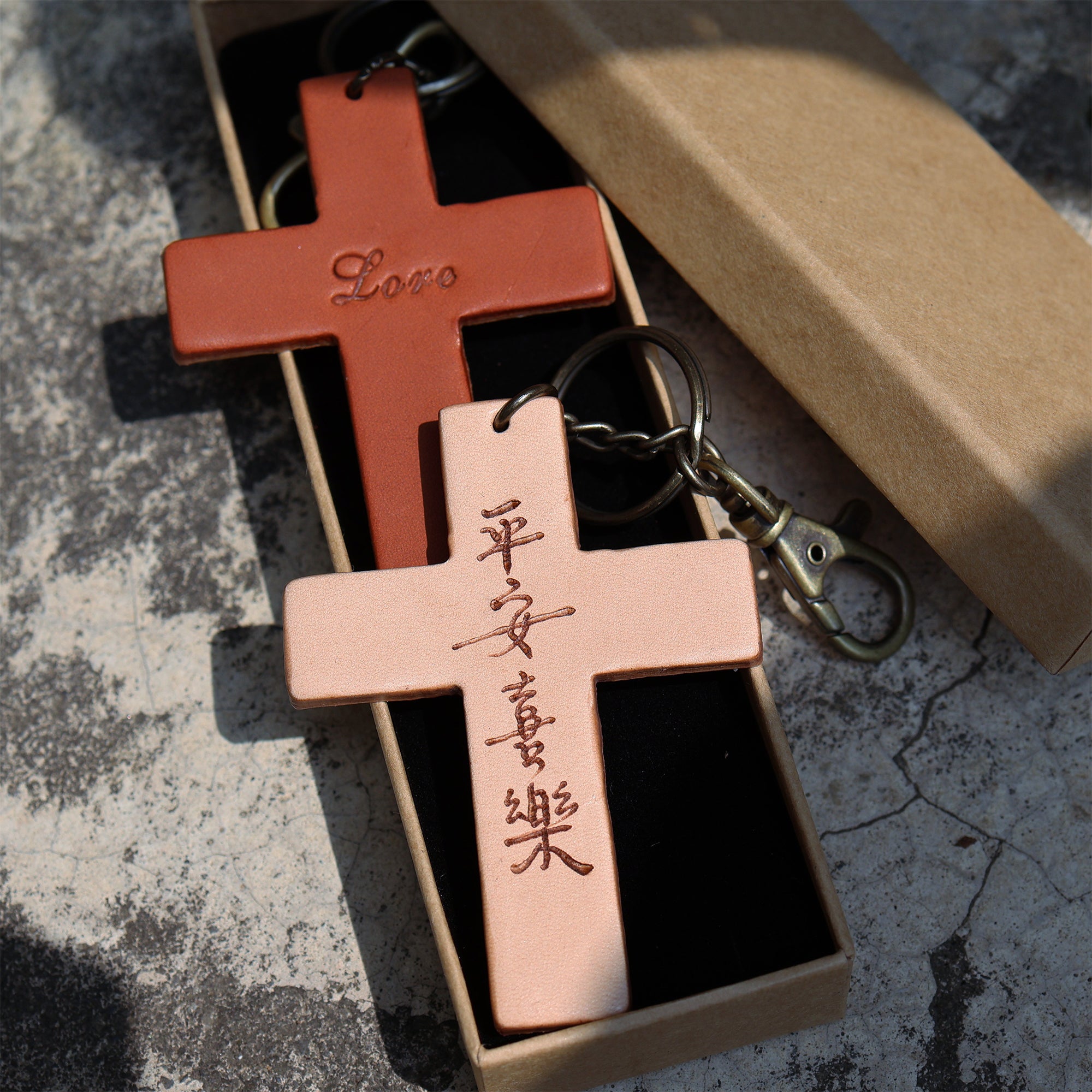L.I.S本革工坊 |【客製化刻字】手工皮革十字架鑰匙圈 原皮/棕色 生日 中秋節禮物